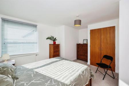 2 bedroom Flat to let in Military Road, Hilsea, Portsmouth, PO3