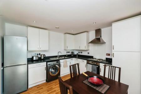 2 bedroom Flat to let in Military Road, Hilsea, Portsmouth, PO3