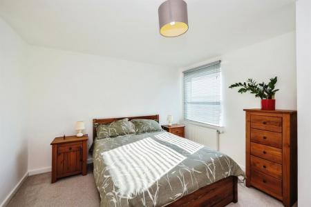2 bedroom Flat to let in Military Road, Hilsea, Portsmouth, PO3