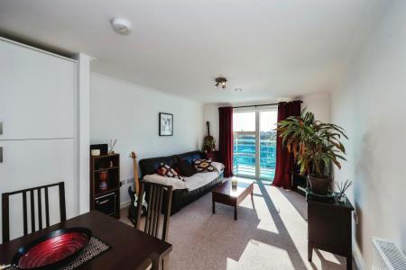 2 bedroom Flat to let in Military Road, Hilsea, Portsmouth, PO3