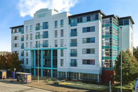 2 bedroom Flat to let in Military Road, Hilsea, Portsmouth, PO3