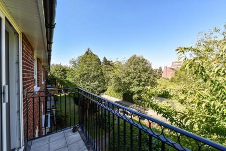 3 bedroom Flat to let in Stone Street, Southsea, Portsmouth, PO5