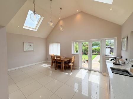 2 bedroom Semi-detached bungalow for sale in New Road, Bedhampton, Havant, PO9