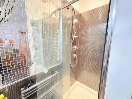 2 bedroom Maisonette to let in North End Avenue, North End, Portsmouth, PO2