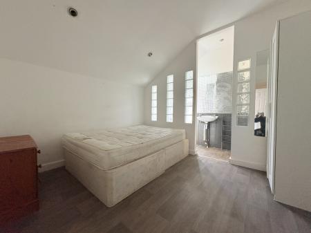 2 bedroom Maisonette to let in North End Avenue, North End, Portsmouth, PO2