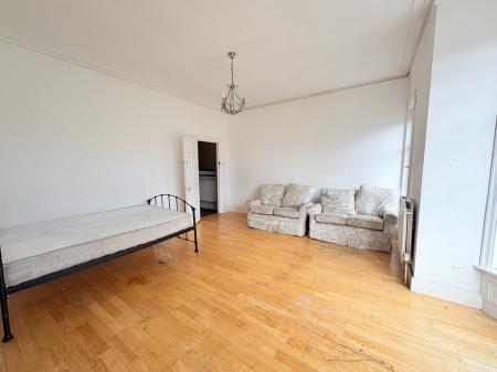 2 bedroom Maisonette to let in North End Avenue, North End, Portsmouth, PO2