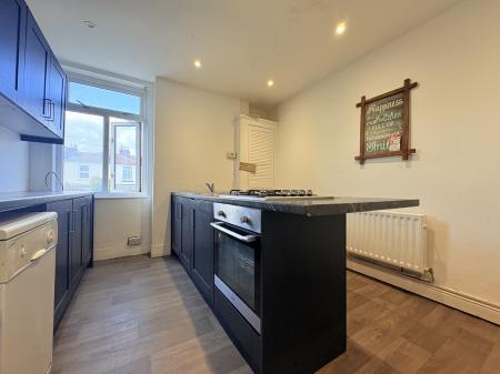 2 bedroom Maisonette to let in North End Avenue, North End, Portsmouth, PO2