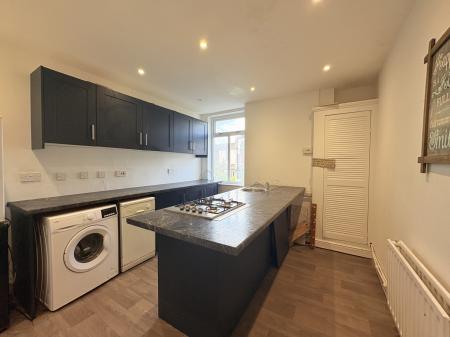 2 bedroom Maisonette to let in North End Avenue, North End, Portsmouth, PO2