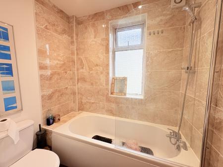 2 bedroom Maisonette to let in North End Avenue, North End, Portsmouth, PO2