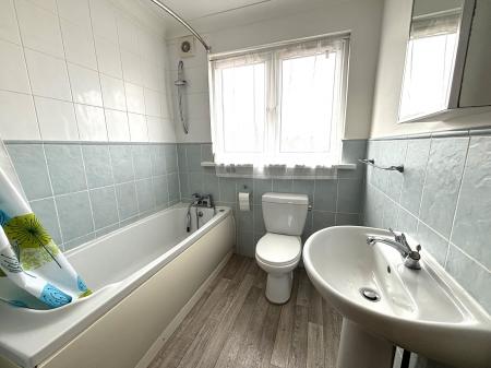 2 bedroom Flat to let in Clarendon Road, Southsea, Portsmouth, PO4