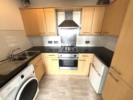 2 bedroom Flat to let in Clarendon Road, Southsea, Portsmouth, PO4