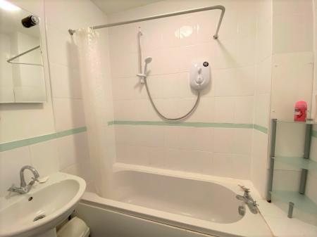 2 bedroom Flat to let in South Parade, Southsea, Portsmouth, PO5