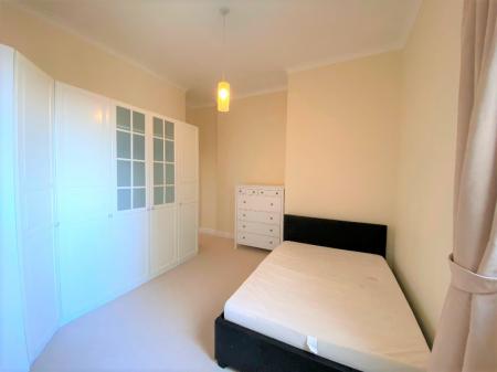 2 bedroom Flat to let in South Parade, Southsea, Portsmouth, PO5