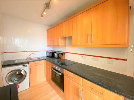 2 bedroom Flat to let in South Parade, Southsea, Portsmouth, PO5