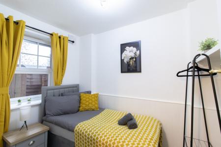 2 bedroom Flat to let in Highland Road, Southsea, Portsmouth, PO4