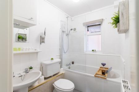 2 bedroom Flat to let in Highland Road, Southsea, Portsmouth, PO4