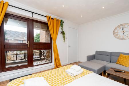 1 bedroom Flat to let in Robert Mack Court, St Georges Way