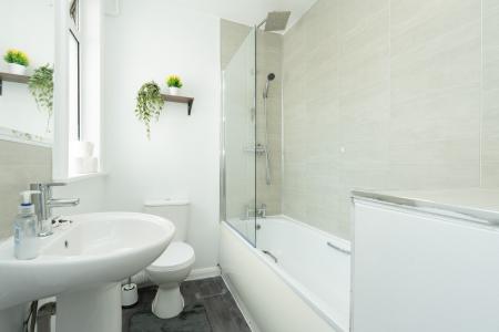4 bedroom Terraced House to let in Orchard Road, Southsea, Portsmouth, PO4