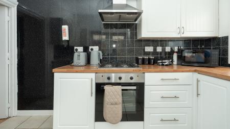 4 bedroom Terraced House to let in Orchard Road, Southsea, Portsmouth, PO4