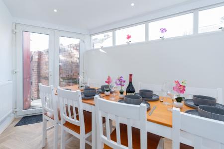 4 bedroom Semi-detached house to let in Lincoln Road, Fratton, Portsmouth, PO1