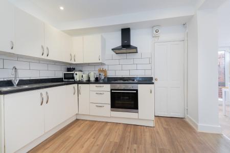 4 bedroom Semi-detached house to let in Lincoln Road, Fratton, Portsmouth, PO1