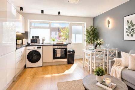3 bedroom Flat to let in 16 Green Lane, Hayling Island, PO11