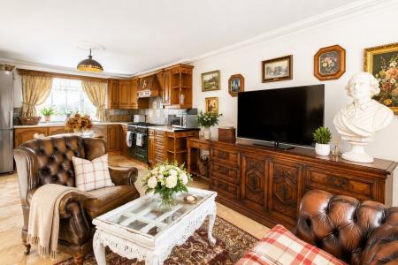 2 bedroom Semi-detached house to let in Passfield Walk, Havant, PO9