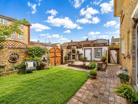 2 bedroom Semi-detached house to let in Passfield Walk, Havant, PO9