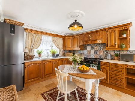 2 bedroom Semi-detached house to let in Passfield Walk, Havant, PO9