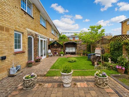2 bedroom Semi-detached house to let in Passfield Walk, Havant, PO9