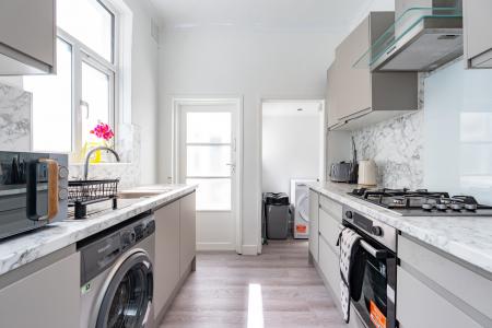 5 bedroom Terraced House to let in Francis Avenue, Southsea, Portsmouth, PO4