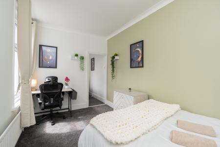 5 bedroom Terraced House to let in Francis Avenue, Southsea, Portsmouth, PO4