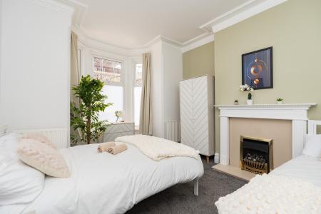 5 bedroom Terraced House to let in Francis Avenue, Southsea, Portsmouth, PO4