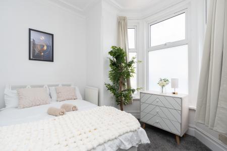 5 bedroom Terraced House to let in Francis Avenue, Southsea, Portsmouth, PO4
