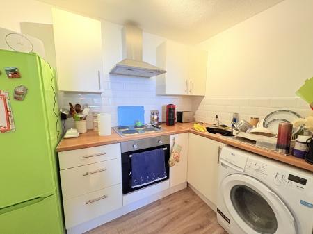 2 bedroom Flat to let in Mary Rose Court, South Parade, Southsea, Portsmouth, PO5