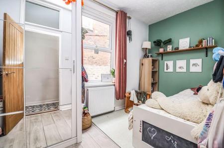 2 bedroom Flat to let in Gains Road, Southsea, Portsmouth, PO4