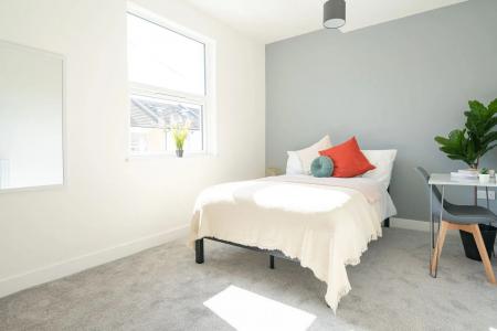 6 bedroom House share to let in Hudson Road, Southsea, Portsmouth, PO5