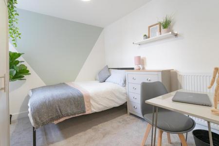 6 bedroom Terraced House to let in Jessie Road, Southsea, Portsmouth, PO4
