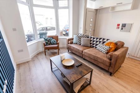 6 bedroom Town house to let in Jessie Road, Southsea, Portsmouth, PO4