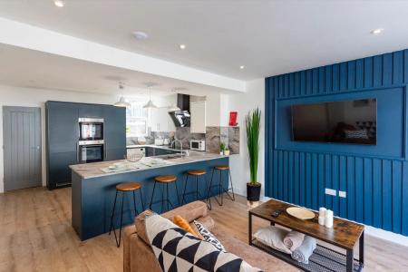 6 bedroom Town house to let in Jessie Road, Southsea, Portsmouth, PO4