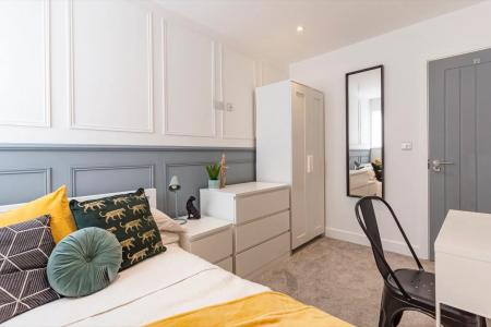 6 bedroom Town house to let in Jessie Road, Southsea, Portsmouth, PO4
