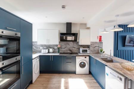 6 bedroom Town house to let in Jessie Road, Southsea, Portsmouth, PO4