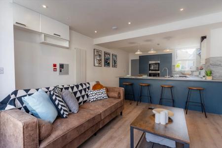 6 bedroom Town house to let in Jessie Road, Southsea, Portsmouth, PO4