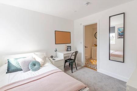 6 bedroom Town house to let in Jessie Road, Southsea, Portsmouth, PO4