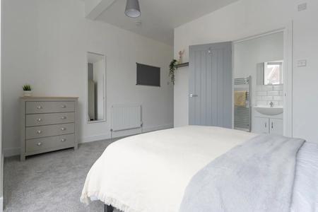 7 bedroom House share to let in Margate Road, Southsea, Portsmouth, PO5