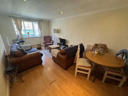 2 bedroom Flat to let in Elm Grove, Southsea, Portsmouth, PO5