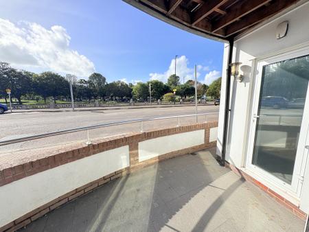 2 bedroom Flat for sale in Clarence Parade, Southsea, Portsmouth, PO5