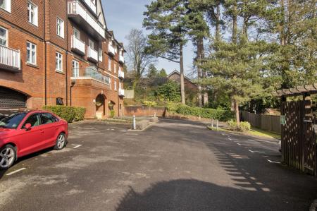 2 bedroom Flat for sale in Kingswood Road, Tunbridge Wells, TN2