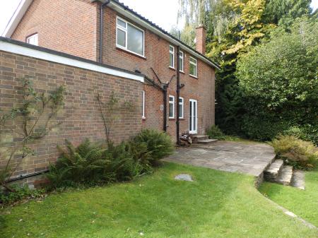 3 bedroom Detached house to let in Camden Park, Tunbridge Wells, TN2