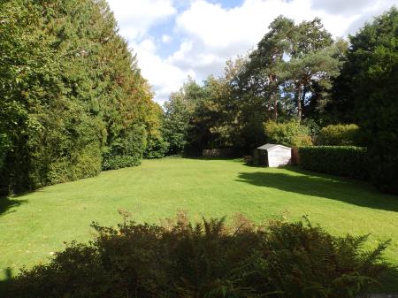 3 bedroom Detached house to let in Camden Park, Tunbridge Wells, TN2